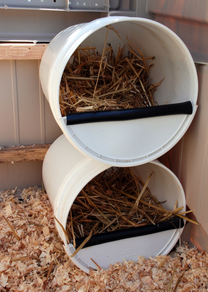 10 DIY Chicken Nesting Box Ideas