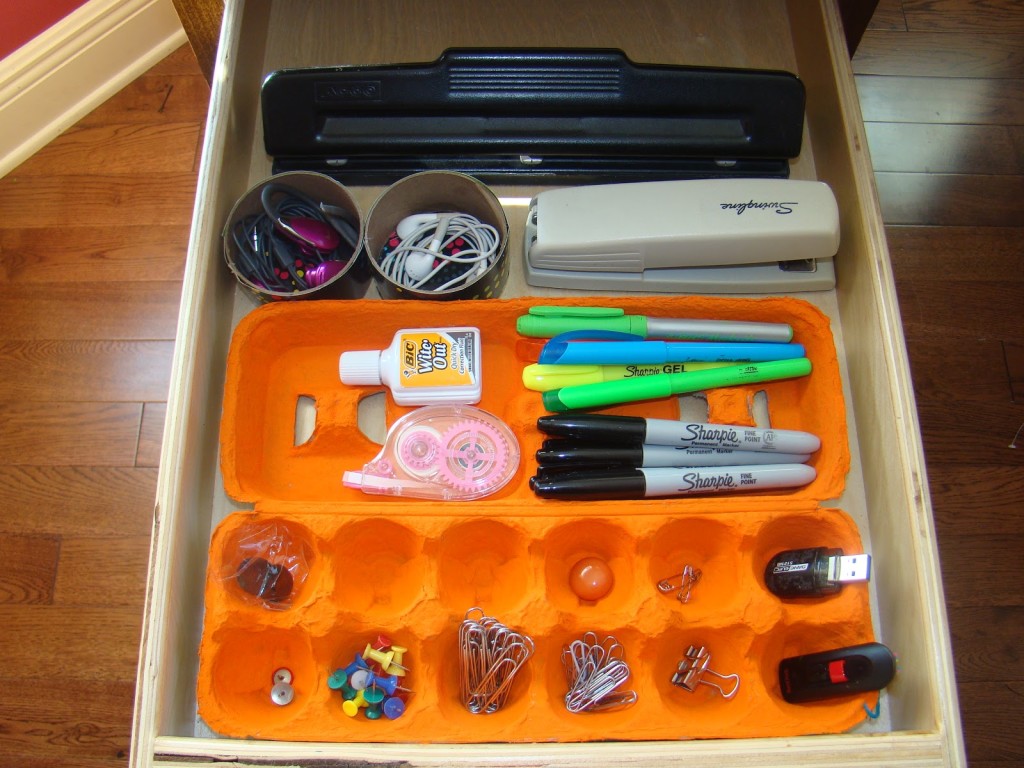 Egg cartons are awesome drawer organizers