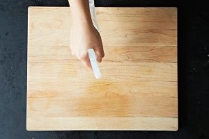 Keep cleaning a cutting board with vinegar