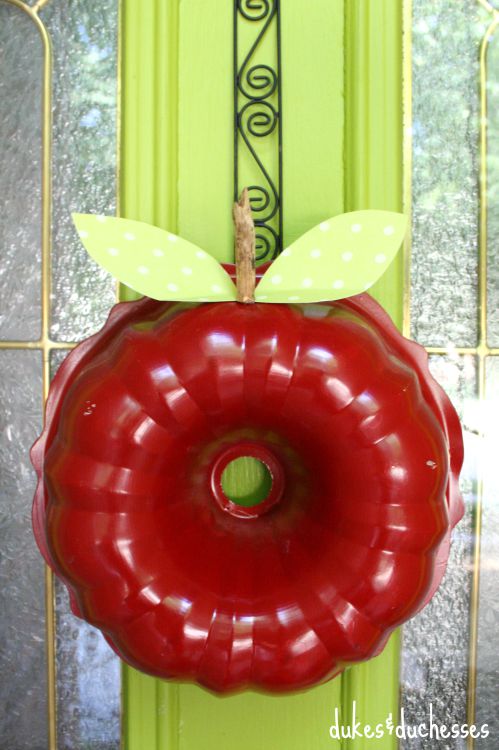 Repurposed Bundt Pan Apple Wreath